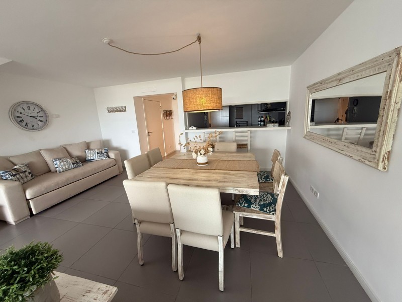 Departamento en alquiler con tres dormitorios en suite